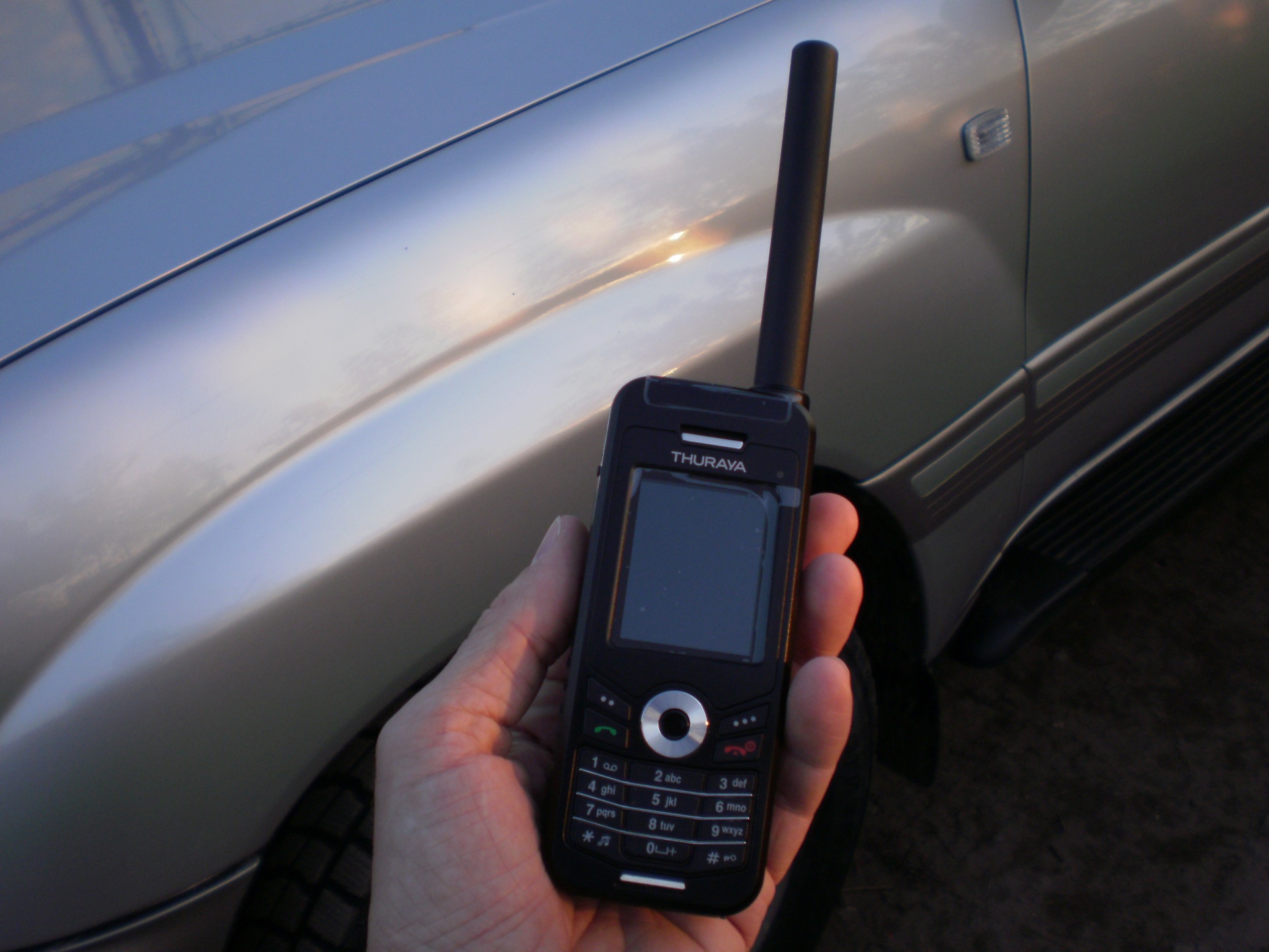 Спуниковый телефон Thuraya (Турайя)